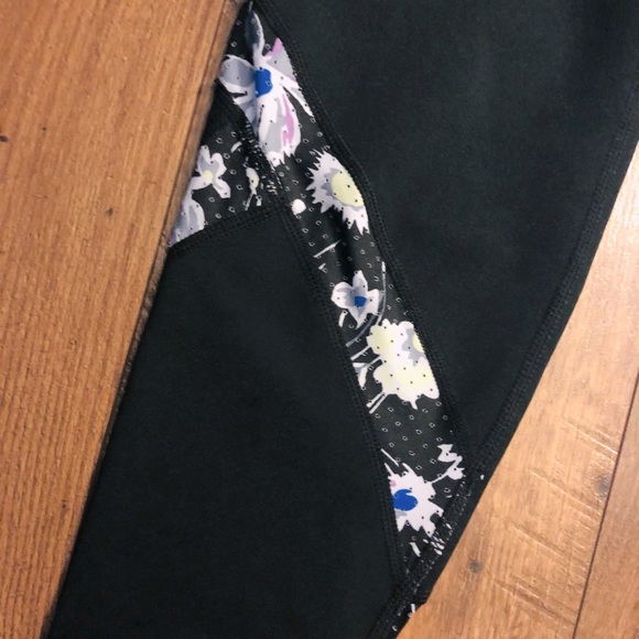 GapFit women’s small leggings - Picture 2 of 6